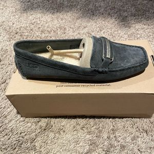 UGG Roam (5937) Suede Moccasin/Loafers